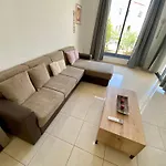 Apartment Poolside Two Bedroom In Location