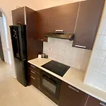 Poolside Two Bedroom In Location Apartment
