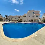 Poolside Two Bedroom In Location Apartment