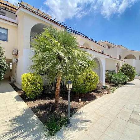 Poolside Two Bedroom In Location *