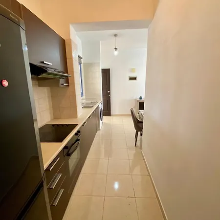 Poolside Two Bedroom In Location Apartament *