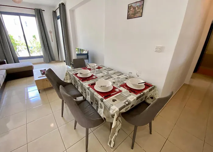 Poolside Two Bedroom In Location *