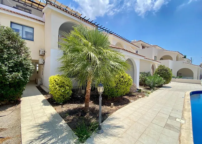 Poolside Two Bedroom In Location *