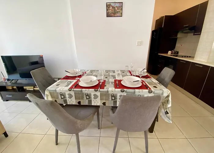 Poolside Two Bedroom In Location *