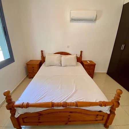 Poolside Two Bedroom In Location