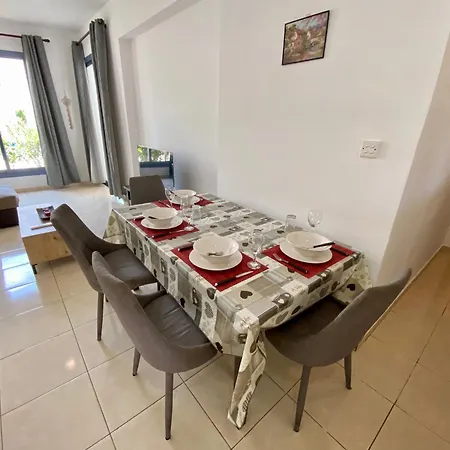 Poolside Two Bedroom In Location *