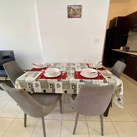 Poolside Two Bedroom In Location *