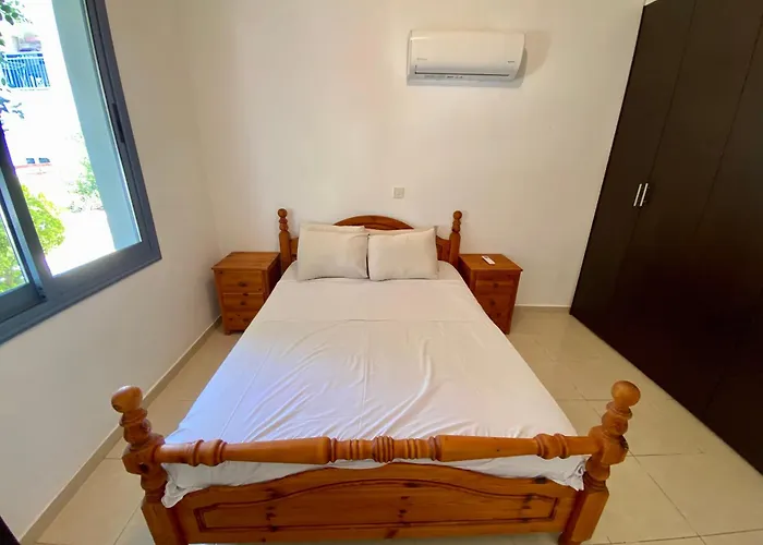 Poolside Two Bedroom In Location