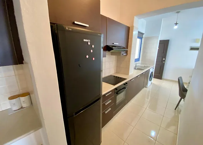 Poolside Two Bedroom In Location 파포스