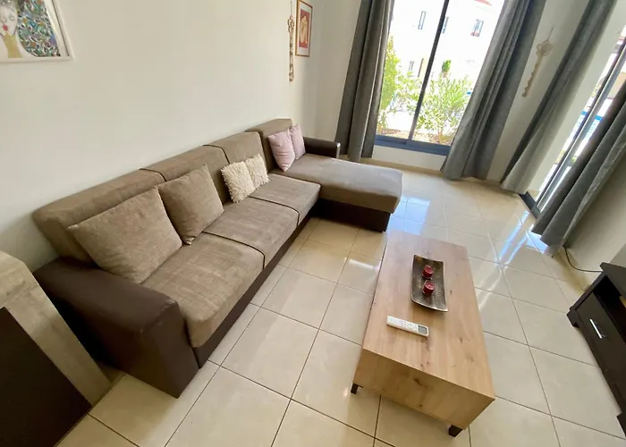 아파트 Poolside Two Bedroom In Location