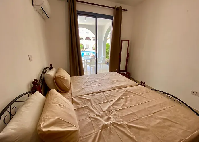 Poolside Two Bedroom In Location 아파트 *