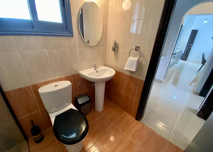 아파트 Poolside Two Bedroom In Location *