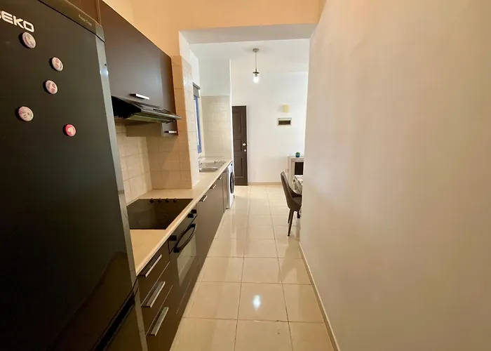 Poolside Two Bedroom In Location 아파트 *