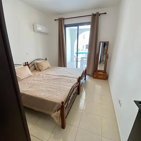 Poolside Two Bedroom In Location דירה *