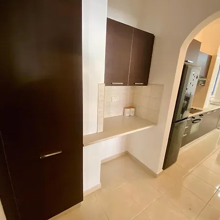 Poolside Two Bedroom In Location *