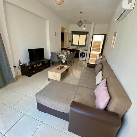 Apartament Poolside Two Bedroom In Location