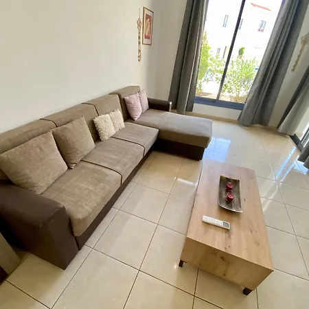 Apartament Poolside Two Bedroom In Location
