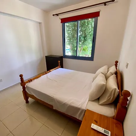 Apartament Poolside Two Bedroom In Location