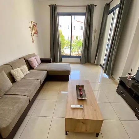 Poolside Two Bedroom In Location * פאפוס