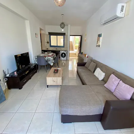 Poolside Two Bedroom In Location Apartament Paphos