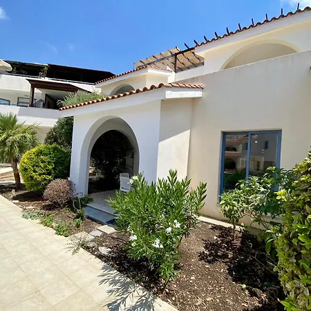 Apartament Poolside Two Bedroom In Location Paphos