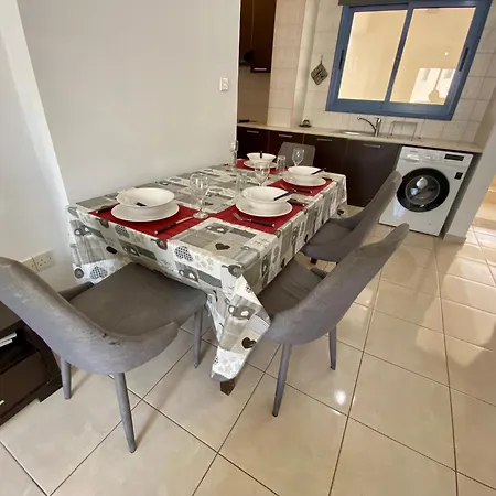 Poolside Two Bedroom In Location דירה *