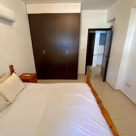 Apartmán Poolside Two Bedroom In Location *