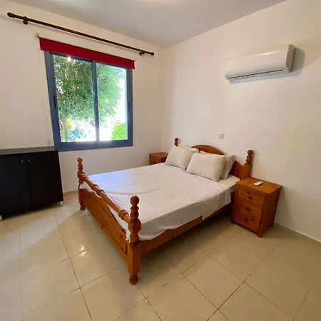 דירה Poolside Two Bedroom In Location פאפוס