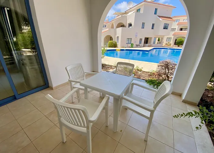 Poolside Two Bedroom In Location アパート パ フォス