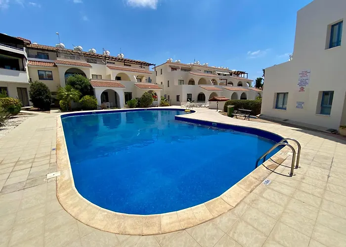 Poolside Two Bedroom In Location * パ フォス