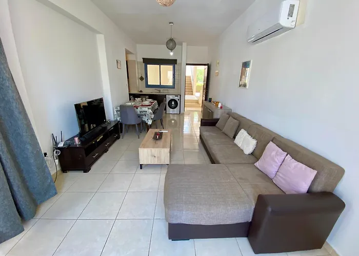 Poolside Two Bedroom In Location アパート パ フォス