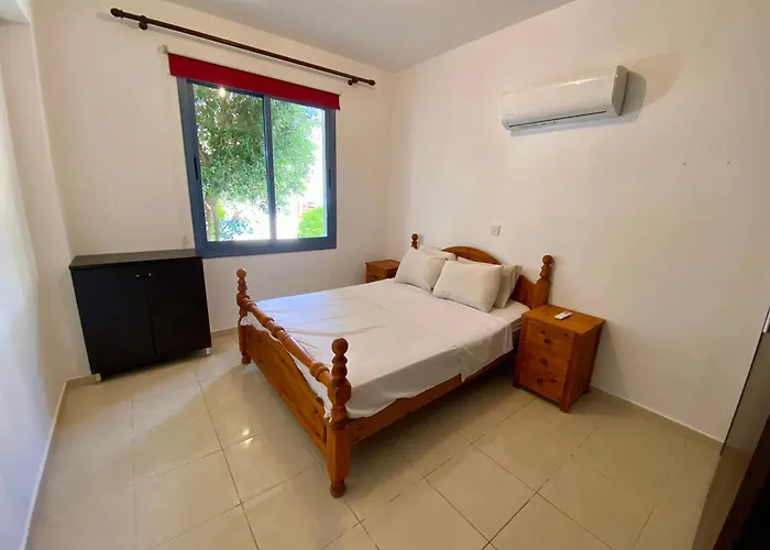 アパート Poolside Two Bedroom In Location パ フォス