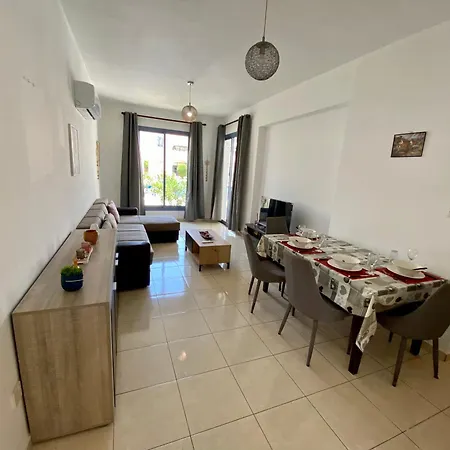 Daire Poolside Two Bedroom In Location Pafos